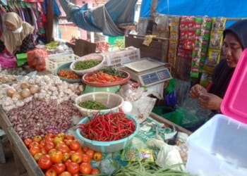 Harga beberapa komoditas pangan secara nasional naik.