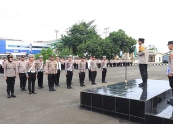 Kapolres Metro Beri Penghargaan Kepada 12 Personel Berprestasi