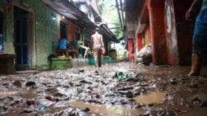 Banjir Kiriman Rendam Permukiman Warga di Jembatan Beton Perwata