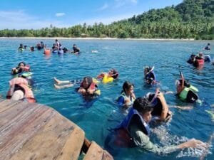Wisatawan Antusias Nikmati Destinasi Bahari Lampung