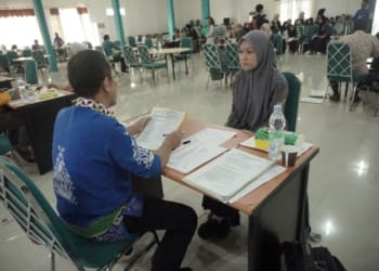 Pelaksanaan sesi wawancara pendaftar KIP Kuliah Unila jalur SNBP Kamis, 18 April 2024.