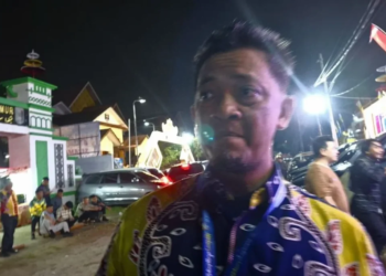 Kepala Dinas Perhubungan Provinsi Lampung Bambang Sumbogo saat memberi keterangan bus study tour MIN Pesisir Barat. Dok/Antara/Ruth Intan Sozometa Kanafi