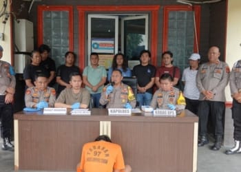 Preman Pemalak Pedagang Duku