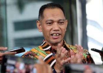 Wakil Ketua KPK Nurul Ghufron menjawab pertanyaan wartawan usai dimintai keterangan dalam sidang etik di gedung KPK, 14 Mei 2024.(Dok. MI/Susanto)