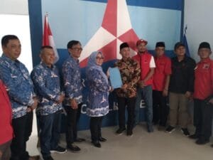 Parosil dan Adi Utama Ambil Formulir di Demokrat Lampung Barat