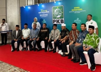 Sejumlah kandidat bakal calon Gubernur Lampung dan calon lainnya dari Pulau Sumatera saat berfoto bersama Ketua Umum PKB, Muhaimin Iskandar. Dok