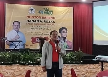 Bakal Calon Gubernur Lampung Hanan A. Rozak kembali menggelar nonton bareng pertandingan AFC antara Timnas Indonesia U-23 melawan Irak di Ballroom Hotel Horison, Kamis, 2 Mei 2024. (Foto: Lampost.co/Umar Rabbani)