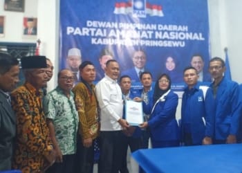 Bakal Calon Bupati Pringsewu Fauzi saat mengikuti penjaringan di DPD PAN Pringsewu, Selasa, 7 Mei 2024.