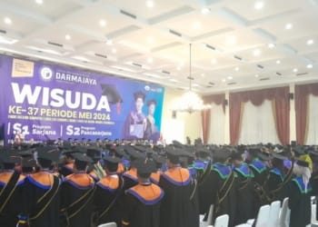 Institut Informatika dan Bisnis (IIB) Darmajaya meluluskan 478 wisudawan dalam wisuda ke-37 periode Mei 2024 di Gedung Bagas Raya, Selasa, 14 Mei 2024. Lampost.co/Ihwana Haulan