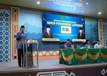 Rektor UIN RIL saat memberikan arahan dalam rapat koordinasi Dosen Pembimbing Lapangan KKN. Dok/Humas UIN RIL.