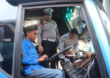 PEMERINTAH Daerah Lampung Utara bersama stakholder melaksanakan pemeriksaan kendaraan angkutan penumpang umum layak jalan (Ramp Chek) jelang nataru, Rabu (17/12). Dok