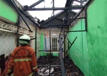 Diduga Korsleting Listrik, Rumah Warga di Way Halim Terbakar