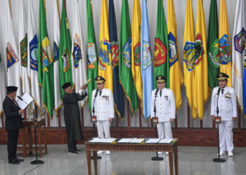 Mendagri Tito Karnavian (kiri) mengambil sumpah jabatan dari tiga Penjabat (Pj) Gubernur. Dok. Antara