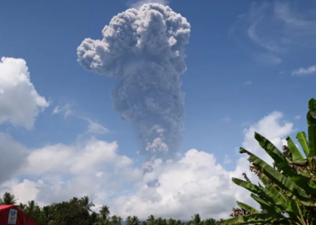 Gunung Ibu meletus dengan amplitudo maksimum 28 milimeter menghasilkan awan abu setinggi 4 kilometer (km). Dok/PVMBG