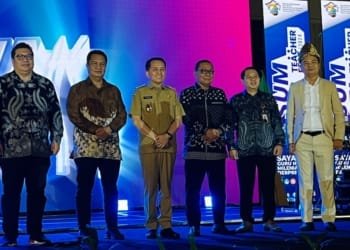 Pj Gubernur Sumatera Selatan, Agus Fatoni, saat membuka Sumsel Teacher Fest 2024, Senin, 10 Juni 2024. Lampost.co