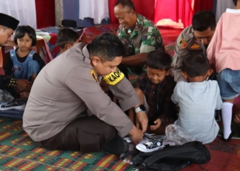 Siswa di Ketapang Dapat Bantuan Perlengkapan Sekolah