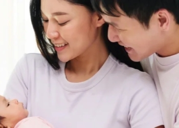 Cuti ASN Pria. Ilustrasi ibu dan ayam bersama anak bayi. Dok/Nutriclub