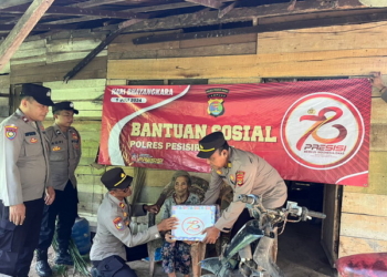 Polres Pesisir Barat berikan bansos