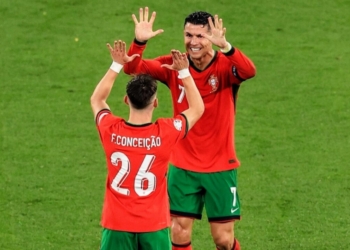 Conceicao berselebrasi bersama Cristiano Ronaldo usai mencetak gol kedua untuk Timnas Portugal saat melawan Ceko dengan skor 2-1 pada Rabu dini hari, 19 Juni 2024. Dok Instagram Euro 2024