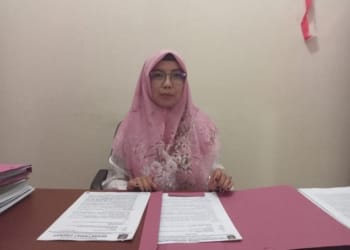 Kepala Bidang (Kabid) Peternakan di Dinas Ketahanan Pangan Pertanian dan Perikanan (DKP3) Kota Metro, Lina Oktarina menjelaskan hewan kurban saat ditemui di ruang kerjanya. Lampost.co/Bambang Pamungkas