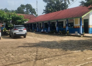 PPDB tingkat SMP Lampung Utara mulai ramai didatangi orang tua siswa, seperti nampak di SMPN 1 Ketapang, Kecamatan Sungkai Selatan, Kamis, 20 Juni 2024. Lampost.co/Fajar Nofitra