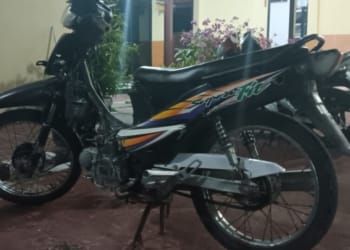 sopir mencuri motor