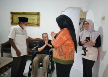 Warga Kelurahan Gulak Galik Terima Bantuan Kursi Roda dari Pemkot