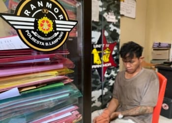 menganiaya mahasiswa