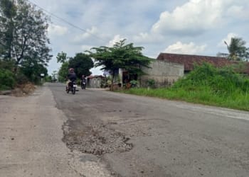 Dinas Bina Marga dan Bina Kontruksi (BMBK) Provinsi Lampung lakukan perbaikan jalan sepanjang 17 kilometer.Dok/Lampost.co