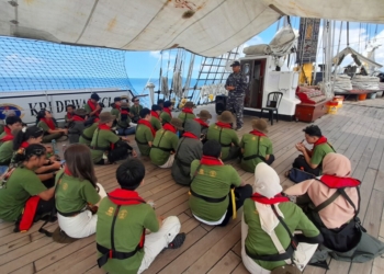 Peserta Pelayaran Muhibah Budaya Jalur Rempah (MBJR) 2024 Batch 3 mendapatkan materi di atas KRI Dewaruci. (Foto: Lampost.co/Triyadi Isworo)