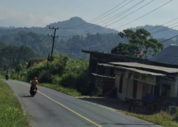 Jalan lintas barat yang ada di Kabupaten Lampung Barat. Dok/Antara