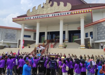 Unjuk Rasa di Pringsewu