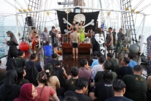Laskar Rempah Mandi Suci di KRI Dewaruci