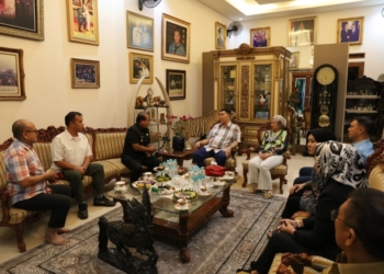 Penjabat (Pj) Gubernur Lampung, Samsudin, mengunjungi Gubernur Lampung periode 2004–2014, Sjachroedin Zainal Pagaralam (ZP). Adpim