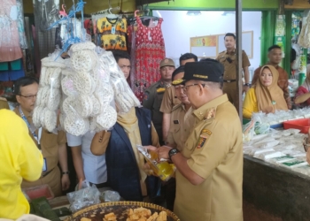 Pemerintah Provinsi Lampung meninjau Pasar Way Halim, Bandar Lampung, Senin, 29 Juli 2024. Lampost.co/Silvia