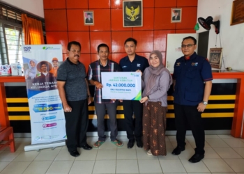 Penyerahan santunan kematian BPJamsostek di Kantor POS yang berada di Unit Bukit Kemuning, Kabupaten Lampung Utara. Dok/BPJamsostek