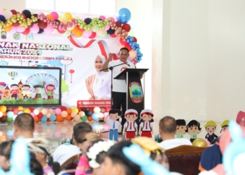 Bupati Lampung Selatan Nanang Ermanto tengah memberikan sambutan dalam gebyar Hari Anak Nasional (HAN), Rabu, 31 Juli 2024. Foto/Dokpim Lamsel