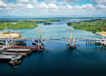 Foto udara suasana pembangunan jembatan duplikasi Pulau Balang bentang pendek penghubung Balikpapan dengan Ibu Kota Negara (IKN) Nusantara(ANTARA FOTO/Rivan Awal Lingga)