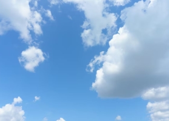 Cuaca hari ini diprakirakan cerah berawan.