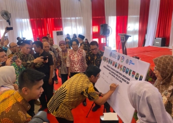 Penandatanganan kesepakatan bersama dalam pengelolaan sampah