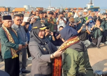 Walikota Bandar Lampung, Eva Dwiana melalukan pelepasan rombongan Laskar Rempah
