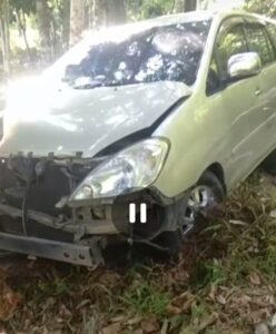 Minibus Terperosok di Jalan Liwa-Krui, Sopir Menghilang