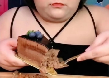 Konten kreator mukbang meninggal ketika lakukan siaran langsung. Foto: Koreaboo