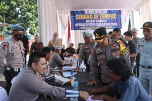 Pelanggar Lalu Lintas di Gunungsugih Langsung Sidang di Tempat