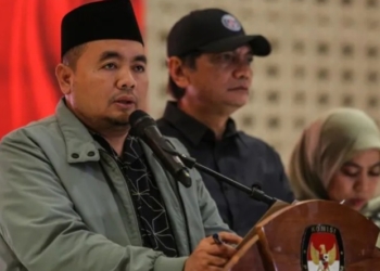 Ketua KPU RI Mochammad Afifuddin saat memberikan keterangan pers di kawasan Senayan, Jakarta, Selasa (20/8/2024). (ANTARA/Rio Feisal)