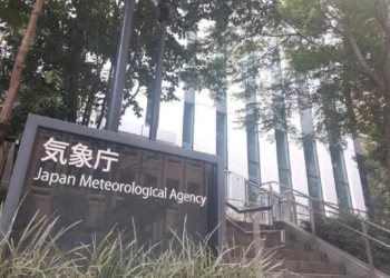 Gempa bumi dengan intensitas seismik rendah 6 mengguncang Prefektur Miyazaki, menyebabkan tsunami setinggi 50 sentimeter mencapai Pelabuhan Miyazaki pada pukul 17:14. (the Japan Meteorological Agency)