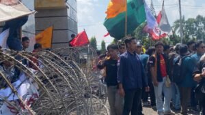 Bawa Tiga Tuntutan, Ribuan Mahasiswa Penuhi Kantor DPRD