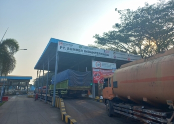 Suasana pintu masuk perusahaan. (Foto: Lampost.co/Salda Andala)