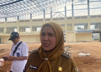 Wali Kota Bandar Lampung, Eva Dwiana, saat meninjau GOR Bandar Lampung. Lampost.co/Andre Prasetyo Nugroho.