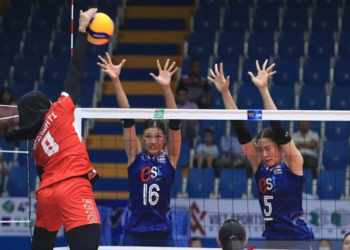 Outside hitter timnas putri Indonesia, Megawati Hangestri (kiri) melepaskan pukulan saat menghadapi Thailand pada laga perdana SEA V League 2024 di Vinh Puch, Vietnam, Jumat (2/8/2024). Foto: ANTARA/HO-PP PBVSI